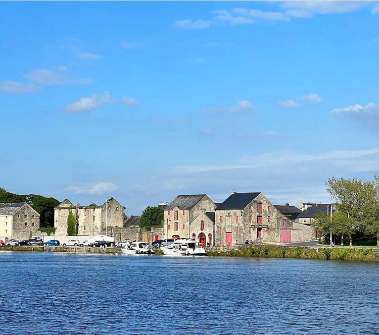 Riverfront Apartments At The Blue Goat Ramelton Kültér fotó